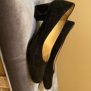 Trotters super comfy black textured leather 2 inch dress heels.